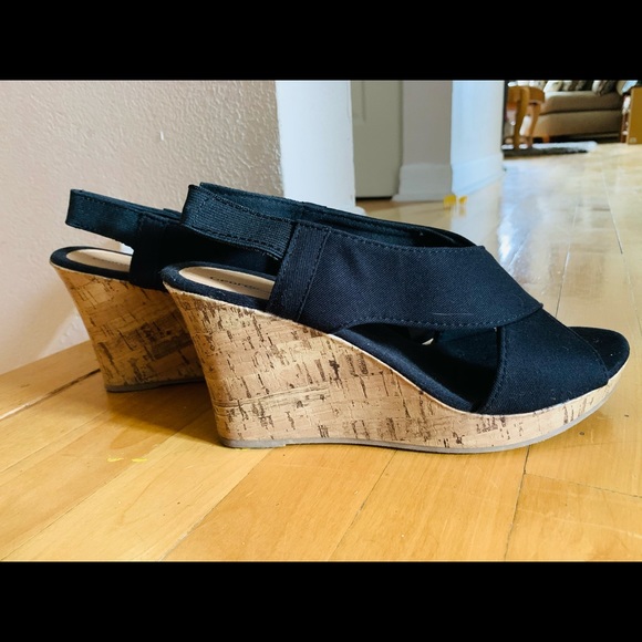 “George”!! Like New Wedges!! - Picture 2 of 3